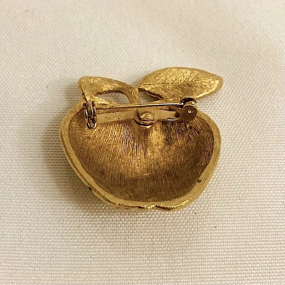 💫 Vintage Gold Apple Brooch Pin